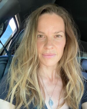 Hilary Swank Instagram - Loving my hair cut @kristenshawhair 😘
And the styling left over from a fun photoshoot I did yesterday with my bestie, @robertvetica 💝 
More to come on all!!😜💃🏻Hope everyone is having a great day! 💜