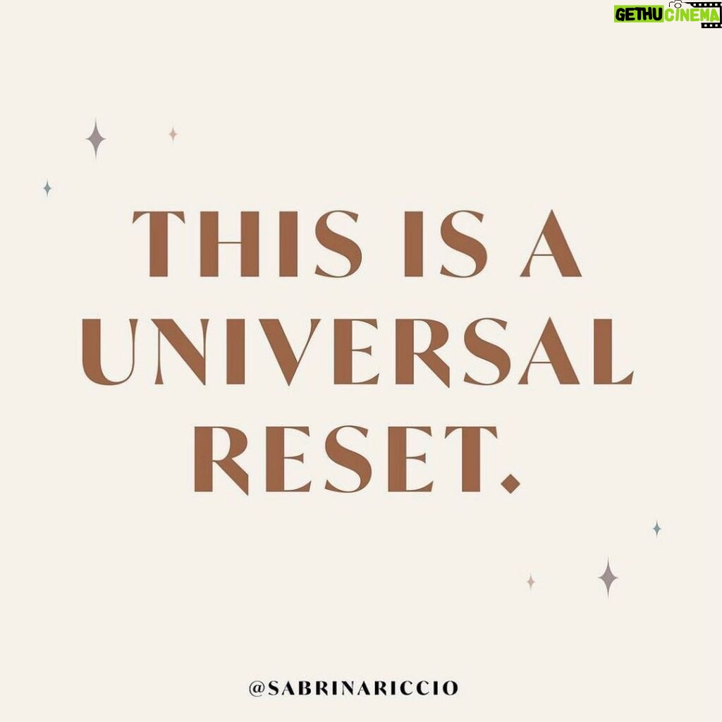 Hilary Swank Instagram - In honor of last nights special Winter Solstice, the New Moon today🌙 AND Saturn and Jupiter’s Great Conjunction when the planets aligned.... What if we chose, just for today, to consider that our souls knew coming into this lifetime that this was going to happen. Maybe it was contracted. Maybe there’s something in this time that is medicine, that we need in order to evolve. What if this is a portal to a new way of being and seeing the world? What if this is here for us to experience grief, heal our shadows, change our patterns, let go of disguises or step into our leadership? What if this is the turning point? What if this is the reset? Maybe just for today we can see how we feel when we take a Sacred perspective. Are you feeling the shift? Those who are tuning in, what are you seeing and feeling? . . . Repost @sarahjenks 🙌🏽 Image by @sabrinariccio ✨