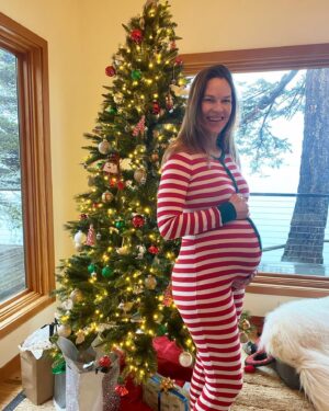 Hilary Swank Instagram - We couldn’t wish for a more incredible miracle ✨ So grateful for these two gifts of a lifetime!! 🎁🎁

Merry Christmas Everyone!! Wishing you all miracles in your own lives in whatever forms they take. 🙌🏽
#MerryChristmas  #Miracles