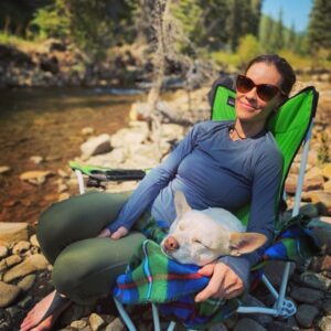 Hilary Swank Instagram - It’s been a long time since we sat down and did nothing. Guess that’s why they created #LaborDay 🙌🏽💫
Hope you all are doing something you love too? 
#Nature #WithMyFavoritePerson #AndAlwaysThePack #DogsOfInstagram
