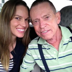 Hilary Swank Instagram - It’s been two years since you passed. You brought so much joy to all who were blessed to know you. Your memory still does. 🥰
I love you forever. 💞🤍🙌🏽