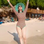 Hilda Abrahamz Instagram - Aquí estoy y allá voy 🚀🚀🚀♾️ Feliz lunes mujeres maravillosas ✨✨✨ y hombres también jaja✨ Mi espíritu joven y divertido me empuja a aprovechar al máximo cada día. No importa cuántos años haya vivido, siempre encontraré la manera de sorprenderme y maravillarme con las pequeñas cosas. Mi sonrisa radiante es el reflejo de mi alma llena de vitalidad y gratitud. 😊🌟 #HildaAbrahamz