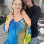 Hilda Abrahamz Instagram - Y así pasamos la tarde con la familia en nuestra casa 💜✨✨✨ Feliz día de la madre 💜✨✨✨✨✨ Me siento feliz de disfrutarte mamá @hildanavarro34 gracias hija mía @danielagrate por siempre ser tan especial y cocinar para nosotras.💜✨✨✨ Las amo ✨✨✨✨