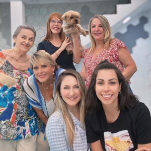 Hilda Abrahamz Instagram - ¡Celebremos la unión familiar en este día especial de Pascua de Resurrección! 🐣💖 Es el momento perfecto para reconectar y fortalecer nuestros lazos. 👨‍👩‍👧‍👦💪❤️ 

Compartamos risas, abrazos y momentos inolvidables. 🥰🌸💃 La familia es nuestro mayor tesoro y hoy es el día ideal para valorar y apreciar a nuestros seres queridos. 🌼💕

Las amo 💜✨✨✨

¡Unámonos en amor y armonía en esta festividad única! 🎉🐰🤗 #UniónFamiliar #FelizPascua