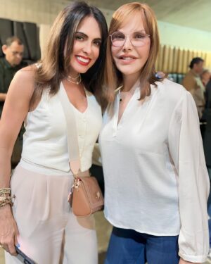 Hilda Abrahamz Instagram - ¡Feliz cumpleaños, Mariantonieta Duque! @mariantoduque 

Tu amistad es uno de los regalos más hermosos que recibí en el 2023. Espero que este día esté lleno de alegría y bendiciones para ti.✨✨

Eres una persona especial y tu energía contagiosa ilumina la vida de quienes te rodean. ✨✨

Que este nuevo año de vida esté repleto de sueños cumplidos y momentos felices. ¡Disfruta tu día al máximo! 💜💜💜

Te queremos ✨✨✨

Hilda Abrahamz ✨✨✨🥂