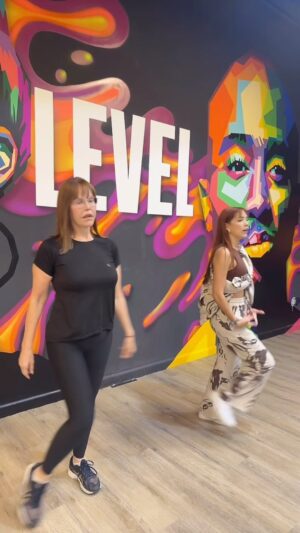 Hilda Abrahamz Instagram - Preparándome para mi nuevo proyecto 🚀🚀🚀🚀 con mi súper coreógrafa @valerierossetti en mi primera clase privada  en @leveldancecomplex ✨✨✨✨

Para ser mi primer día no lo hice tan mal o si??? Uds que opinan? 

#HildaAbrahamz #coreografia #valerierossetti