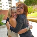 Hilda Abrahamz Instagram - 📸 Capturando momentos inolvidables con mi mejor amiga @carolina.perpetuo ... porque la verdadera amistad es como una hermandad. 👭💕 En esta foto, veo más que una simple imagen: veo años de risas compartidas, secretos guardados y apoyo incondicional. Cuando miro a mi lado, veo a alguien que siempre ha estado ahí para mí, en los buenos y malos momentos. Alguien que ha sabido cómo levantarme cuando más lo necesitaba y celebrar mis logros como si fueran los suyos propios. La verdadera amistad es un regalo invaluable. Es tener a alguien con quien puedo ser completamente auténtica, sin temor a ser juzgada. Es sentirme comprendida incluso cuando no digo una palabra. Es tener a alguien que me conoce, incluso sin necesidad de explicaciones. En esta foto, nuestros rostros reflejan todo el amor y la complicidad que hemos construido a lo largo de los años. No importa qué tan lejos estemos o cuánto tiempo pase entre nuestros encuentros, nuestra conexión es eterna. Es un lazo que trasciende la distancia y el tiempo. Hoy quiero agradecer a mi mejor amiga por ser mi confidente, mi compañera de aventuras y mi apoyo inquebrantable. Gracias por ser esa persona especial en mi vida que siempre está dispuesta a escuchar, aconsejar y brindar un hombro en el que apoyarme. Celebremos la amistad verdadera, aquella que nos da fuerzas cuando flaqueamos y nos llena de alegría cuando estamos juntas. Aquella que nos recuerda que no importa lo que pase, siempre estaremos ahí la una para la otra. Etiqueta a tu mejor amiga en los comentarios y comparte este mensaje de amistad verdadera. 🌟💖” #HildaAbrahamz #CarolinaPerpetuo