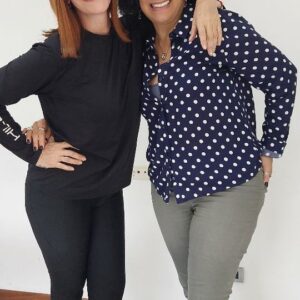 Hilda Abrahamz Instagram - Mi encuentro con la negra de los ojos mas bellos de Venezuela. Dos escorpionas que guardaron sus aguijones para fundirse en un gran abrazo je je je

Éxitos y muchas bendiciones, I love you ❤️💜

No dejen de verla con su stand up "Yo no quiero reencarnar" el 10 11 y 12 de Mayo en el Centro Cultural de Arte Moderno
