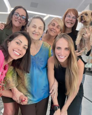 Hilda Abrahamz Instagram - Y así pasamos la tarde con la familia en nuestra casa 💜✨✨✨

Feliz día de la madre 💜✨✨✨✨✨

Me siento feliz de disfrutarte mamá @hildanavarro34 gracias hija mía @danielagrate por siempre ser tan especial y cocinar para nosotras.💜✨✨✨

Las amo ✨✨✨✨