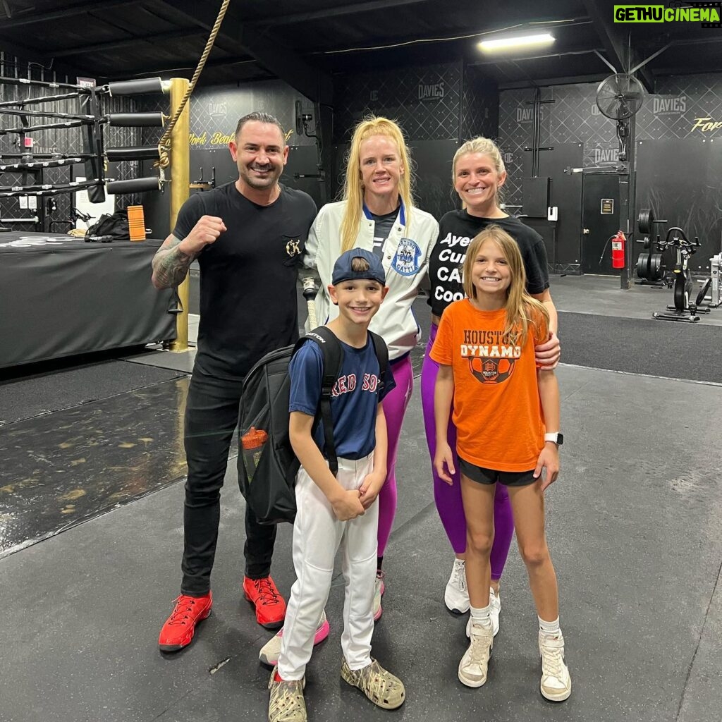 Holly Holm Instagram - I just wanted to give a special shoutout to @daviesboxingandfitness !! Thank you for for opening up your space to let me cut weight at your facility. Cutting weight can be just as stressful as a fight sometimes and this weight cut was smooth as can be. Thank you thank you for your hospitality! I am truly grateful!