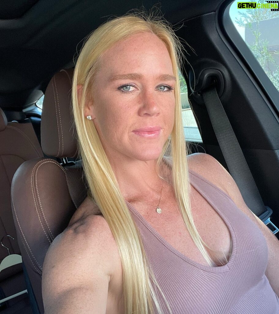 Holly Holm Instagram - Just cruisin. Hope you all have a blessed Sunday.🙂