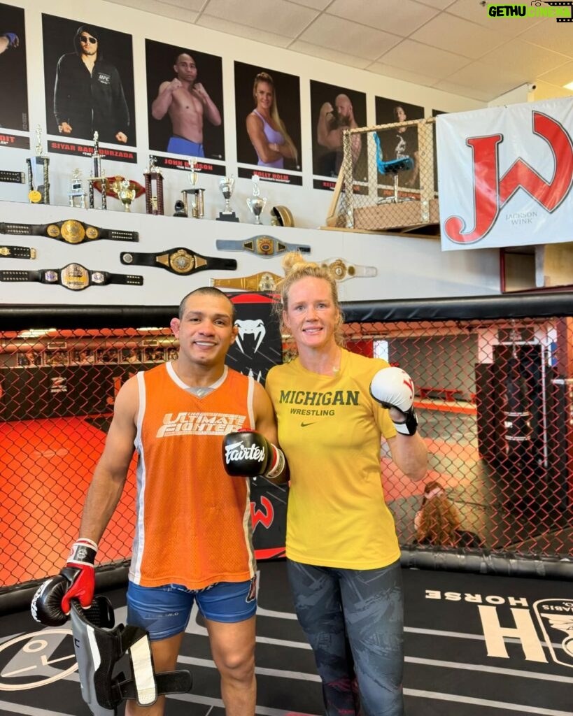 Holly Holm Instagram - Friday work with @diegobrandaoufc and @mmacoachwink . Team @jacksonwink_mma ! So grateful for my team 👊