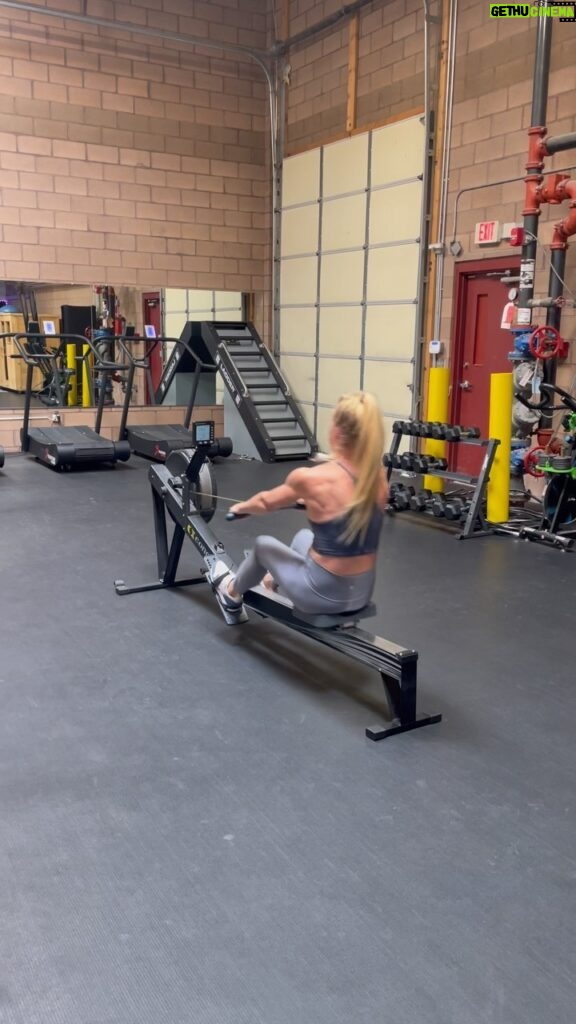 Holly Holm Instagram - Just a little work at @teamturningpoint