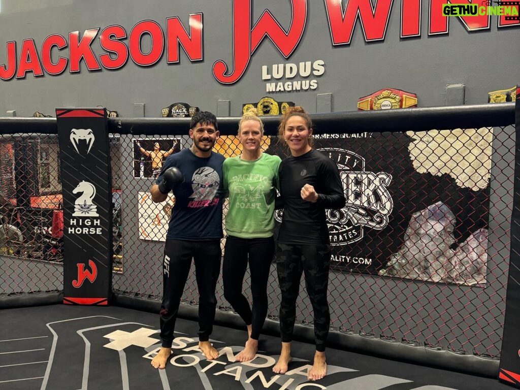 Holly Holm Instagram - I’m super thankful for the extra hours put in to help me prepare for this fight. Here’s to the start of another week. Feeling great!!! #ufc300 we comin