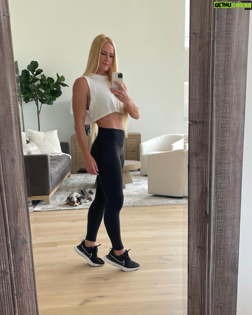 Holly Holm Instagram - 🖤 🤍 #freckleface