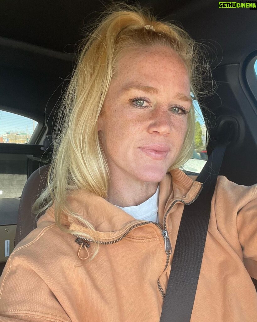 Holly Holm Instagram - Taking this Friday slow. Wishing you all a blessed day. 🙂