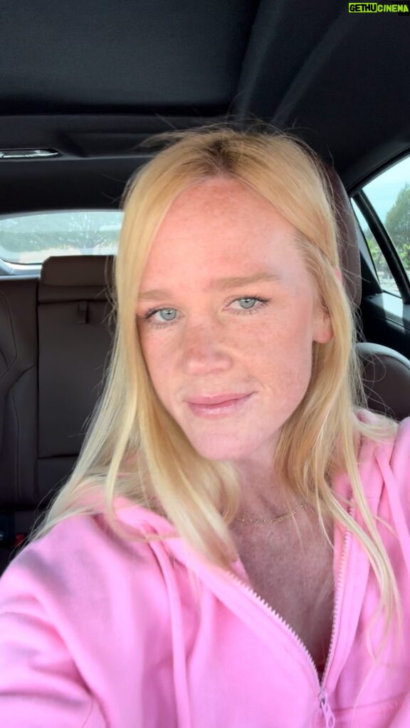 Holly Holm Instagram - Sunshine always make the freckles shine 🌞 I’ve always been proud of them since I was young. Where my fellow freckled faces at?! 😉