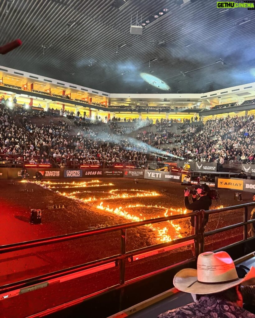 Holly Holm Instagram - The @pbr Ty Murray Invitational always delivers the best energy. Always representing God and country. An extremely tough sport and always done with much respect. Thank you to the cowboys who put it all on the line.. riders and bull fighters. It’s always an amazing experience.