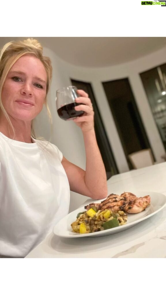 Holly Holm Instagram - Bon appetit. Chicken thighs and my favorite side dish (aside from fries), calabacitas. 🙂 If you aren’t from New Mexico and haven’t had calabacitas you definitely should give it a try. Squash, zucchini, corn, green Chile. With the optional onion. I don’t do onions. And as far as seasoning, I just use the basics- cracked pepper, Himalayan salt, garlic powder.