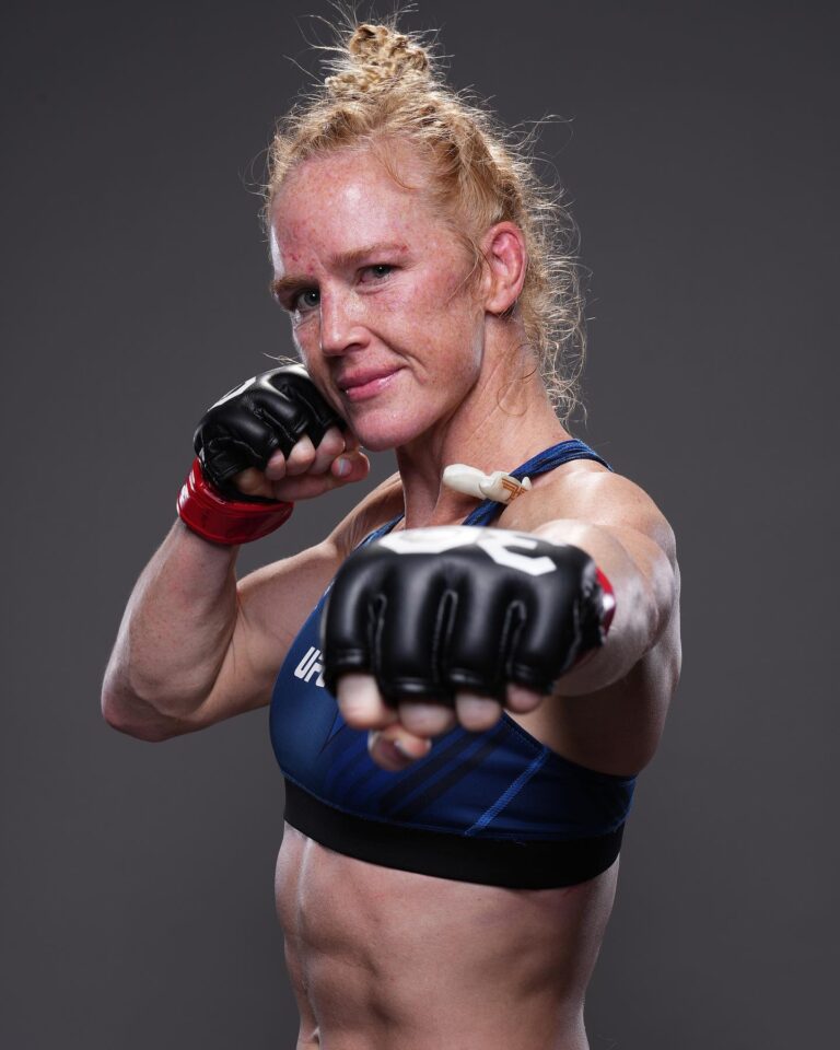 Holly Holm Instagram - Victory. UFC Fight Night San Antonio. ❤️ Thank you to all my fans!!! You all make this journey a really fun ride!!!
