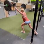 Holly Holm Instagram - Breakin a sweat @teamturningpoint 🙂