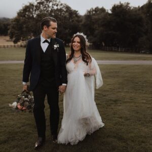 Holly Marie Combs Instagram - Since 3 is my lucky 🍀 number…. Happy Anniversary to the guy that hold us all together. #hollysmagicmike