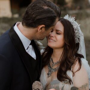 Holly Marie Combs Instagram - Since 3 is my lucky 🍀 number…. Happy Anniversary to the guy that hold us all together. #hollysmagicmike