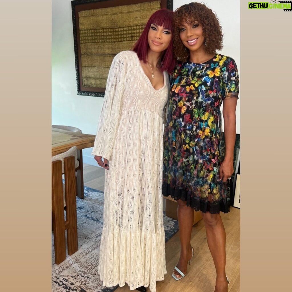 Holly Robinson Peete Instagram - A sweet mother daughter hang today to kick off #mothersday weekend 🦋🦋🦋💙💙💙 Mommies: Sending out warm, peaceful and relaxing wishes for a beautiful weekend 🙏🏾😘😘😘💐💐💐💐 Love you @ryanepeete