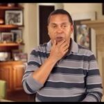 Holly Robinson Peete Instagram - Dear Mr. Parkinson’s: I really don’t care for you at all. Actually, I can’t stand your a**! 🤬Our family has been dealing #ParkinsonsDisease since the mid 80s when our father was diagnosed at the young age of 46🤯… fast-forward to my brother Matt getting a diagnosis of the same early onset Parkinson’s. This video is from 2017 from our docuseries #ForPeetesSake…When I first found out I was so upset but until I saw my brother’s amazing attitude about it… 🙏🏾we didn’t know much in the 80s about PD but now we have a lot of information and the most important thing is exercise and moving. Swipe to see Matt doing his boxing classes. 🥊🥊He also does yoga, hiking, you name it. He was even zooming in my backyard this past weekend 🔥💕🔥He keeps it moving! I’m so damn proud of you, big brother. You Are my hero!! @mattrobinson432 Thank you @owntv for helping us spread awareness about PD!! Do you know or love someone with Parkinson’s?💜🙏🏾 @hollyrodfdn #ExerciseisKey #MattRobinson