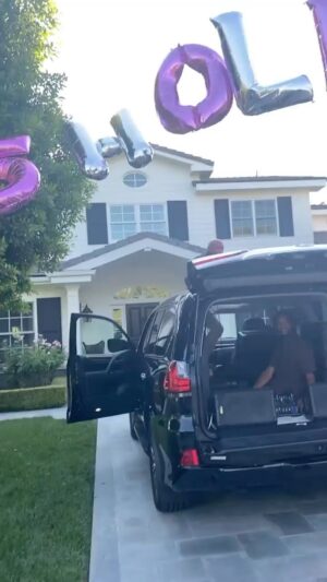 Holly Robinson Peete Instagram - 🎂🍾🎤Today is the birthday of one of my favorite singers! In 2020 for our 25th anniversary, we couldn’t celebrate like we wanted to with everyone being inside for the pandemic. Well, our friend @officialjeffreyosborne agreed to come have a socially distant driveway sunroof top serenade for this milestone moment!!! We will never ever forget this act of selfless friendship… and sang  our wedding song Love Ballad ! Who does this?? 🥹🥹🥹Happy birthday to you, JO!! Your voice still sounds like it’s 1976 when you first dropped this iconic single! #HappyBirthday #JeffreyOsborne #LoveBallad 

Question: What’s your favorite smash from JO??