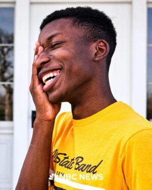 Holly Robinson Peete Instagram - 🙏🏾Tomorrow will be one year to the date that then 16 year old Ralph Yarl was shot at point blank range by Andrew Lester after he inadvertently rang the wrong door bell. Ralph miraculously recovered from his injuries, multiple gun shot wounds— and has made a near complete recovery. This kind of trauma lives with victims and their families and never fully goes away. Andrew Lester is still free pending trial that has endured repeated delays. We are going to keep pushing. We love you Ralph.
#RalphYarl