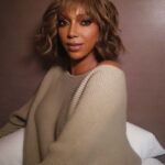 Holly Robinson Peete Instagram - Natural highhh 🤎 Photo & Make up & Styling : @rennyvasquez Hair: @feliciaburrowshair