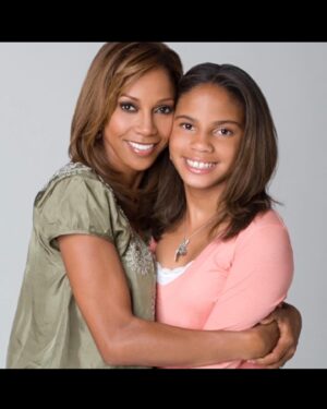 Holly Robinson Peete Instagram - My Four Heartbeats!!! 👦🏽👧🏽👦🏽👶🏽I am forever grateful for the gift of being yalls mommy!!! 🌹😭💐😘 I will always always be here for you. UNCONDITIONALLY. I am just here to love you and support you no matter what!!! FOREVER! There are not enough words to describe my pride for each one of you. And the fact that y’all adults still like to hang out with and snuggle with your mom??? That’s a win-win win-win! #DeepLove #FourPeete 💓💓💓💓 #meetthepeetes #mothersday