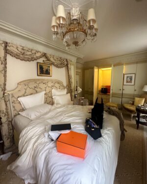 Holly Scarfone Instagram - life is suite
