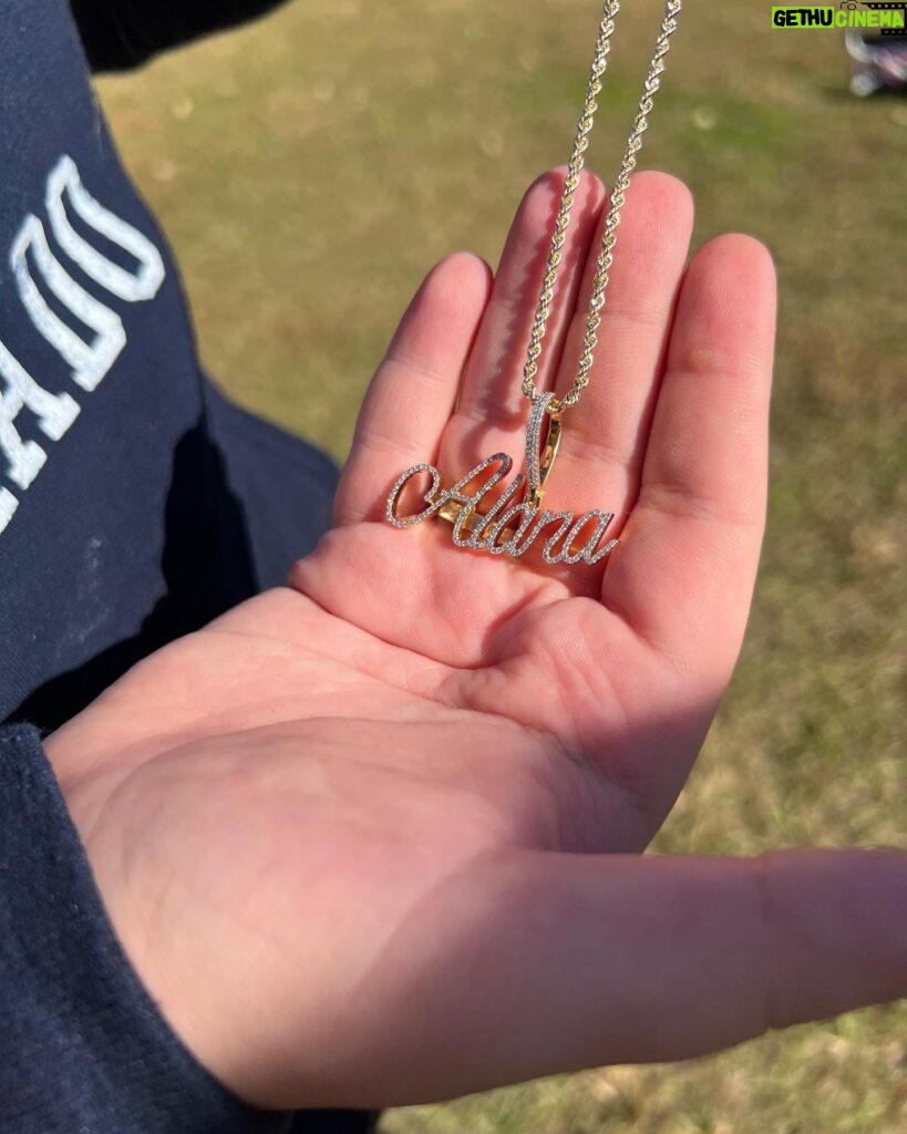 Honey Boo Boo Instagram - LOVE my Diamond Necklace I got from my management !! Thank you @scoobiedajeweler for designing the perfect necklace!! ♥️ @ginarodriguez @b_lynnsnail