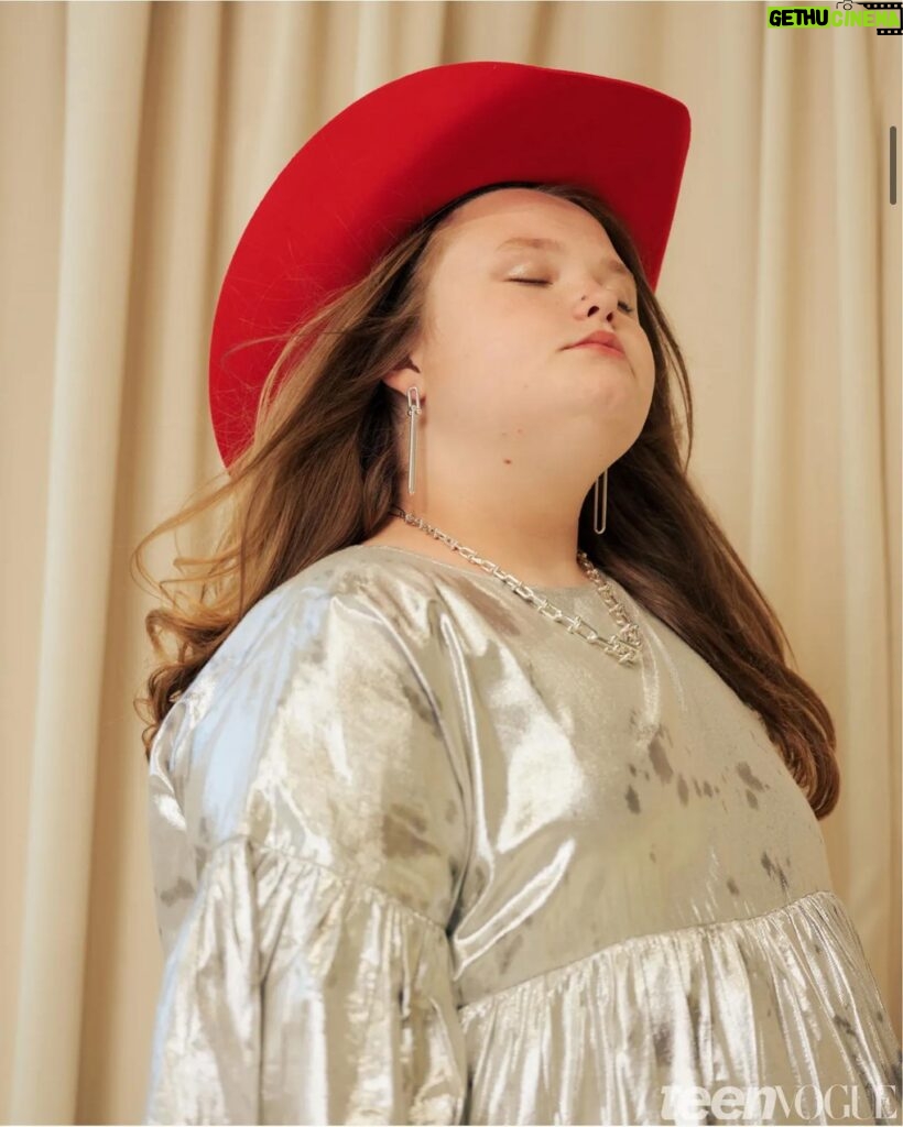 Honey Boo Boo Instagram - OMGG !! I’m soo excited to finally tell everyone that I'm on teen Vogue 💗! this is a dream come true, never in million years would I've thought I was gonna be on teen vouge but look at me now 🥰! I'm so thankful & grateful for this opportunity 💗!! @teenvogue