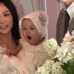 Honey J Instagram - 러브의 첫번째 생일✨🎂 우리 러브는 무엇을 잡았을까요?🙄 더 많은 러브 사진은 추후에 러브 계정으로 업로드 할게요 이름처럼 사랑 나눌 줄 아는, 사랑이 많은 아이로 잘 키울게요❤️ 많은 사랑 주셔서 감사합니다🙇🏻‍♀️