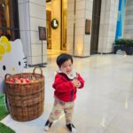 Hong Hyun-hee Instagram - 반신욕 하면서 책보는 듄바미 폼어떤대 ㅋㅋㅋㅋㅋㅋ 듄바미 많이 걷고 뛰고 증말 많이컸다 😍 그래도 아빠만 보믄 안~~~~~아~~~~~