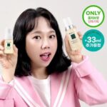 Hong Hyun-hee Instagram - 머리숱도 지키고 #바이브랩 광고도 쭈욱 지키고 ㅋㅋㅋㅋㅋㅋ 2024년에도 #바이브랩 모델이 되었습니다 !! 우리한번 쭈욱 같이 써보아요 💯 나의모발책임져주는 바이브랩 평생 만들어주세요 . 엄마 광고촬영현장에 놀러온 듄바미 💚 #바이브랩샴푸 #바이브랩속눈썹영양제 #바이브랩두피앰플
