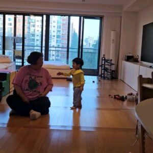 Hong Hyun-hee Instagram - 듄바마 루루이모 저렇게까지 움직이는 이모가 아닌대....
우아달 명mc 송선배님♡ 루끄럼틀 루루이모와 행복한시간
@saru337 @ruruvely  이모사랑합니다♥️