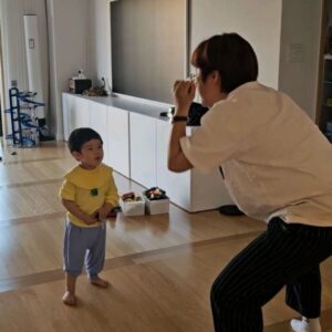 Hong Hyun-hee Instagram - 듄바마 루루이모 저렇게까지 움직이는 이모가 아닌대....
우아달 명mc 송선배님♡ 루끄럼틀 루루이모와 행복한시간
@saru337 @ruruvely  이모사랑합니다♥️