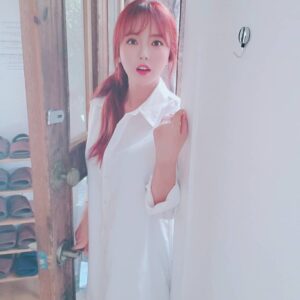 Hong Jin-young Instagram - 촬영듕3  11월2일 새앨범으로 컴백합니다아앙~~~♡ #둑흔 #D-21 #커밍쑨🙊