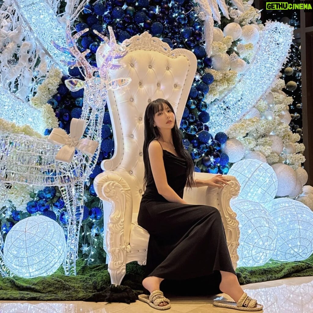 Hong Jin-young Instagram - 몇주전 괌갔을때 미리찍어본 메리크리스마스♡