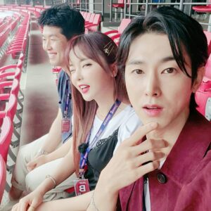 Hong Jin-young Instagram - 여러분~~♡오늘은 9시5분 sbs #미우새 보고오 10시50분엔 tvn #서울촌놈 같이봐요오오 함께즐겨요 #텔레비전 ㅋㅋㅋ