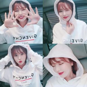Hong Jin-young Instagram - 퇴그은~~♡ 내일을 위해 오늘은 꼭 일찍자야디ㅜ #야행성 #아침잠은많은데 #새벽잠이없어여 ㅜ 요즘엔 잠들기전까지 넷플 뿌시는듕ㅋ 잼있는거있음 추천좀해주세용~~^^모두들 #홍나잇🌙