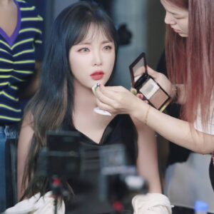 Hong Jin-young Instagram - 촬영!! 사진이 어케 나올지 기대가 됩니다만^^ 모두들 #홍나잇🌙