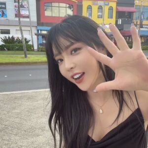 Hong Jin-young Instagram - 괌의 날씨는 너무 조으다♡ 공연전 밥먹으러😉 #체력은밥심🍚