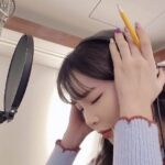 Hong Jin-young Instagram – 오늘 하루의 마무리는 #녹음실 
라라라~~라라라라라라라~~🎶 
모두들 행복한 주말 보내세요오~♡