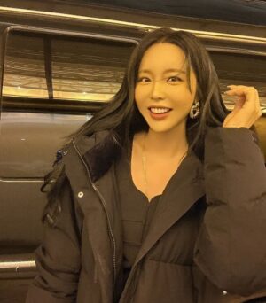 Hong Jin-young Instagram - 벌써 12월이 끝나가고있고
이렇게 또 한살이 먹는구나하고 새삼 느끼고 있는중 #새삼스럽게왜그램