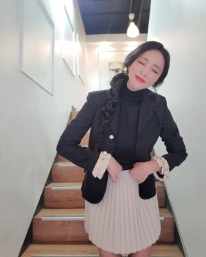 Hong Jin-young Instagram - 목폴라의 계절 #따뜨읏☺️